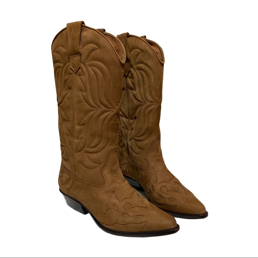 Flings Cowgirl Boots!